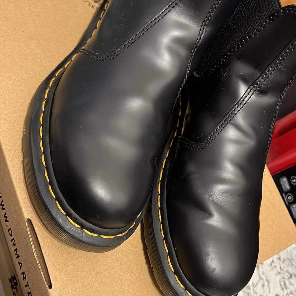 Chelsea black Dr. Martens